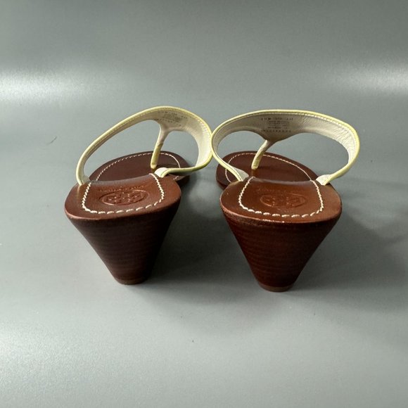 Tory Burch Cameron Wedge Thong Patent Saffiano Yellow-Gold, Size 8.5 - Picture 6 of 12